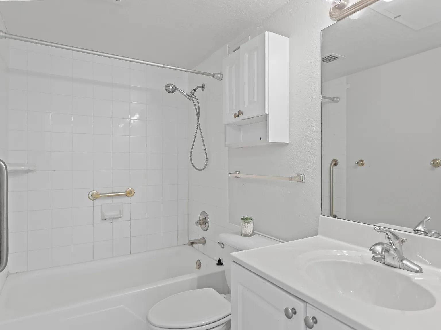 1 bed, 1.5 bath, 835 sqft, $2,300 — Photo 3