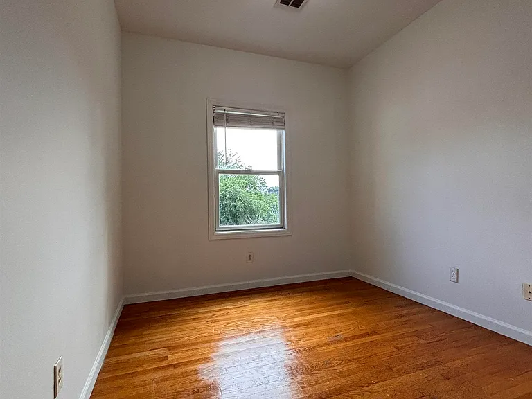 215 Delaware Ave — Photo 10