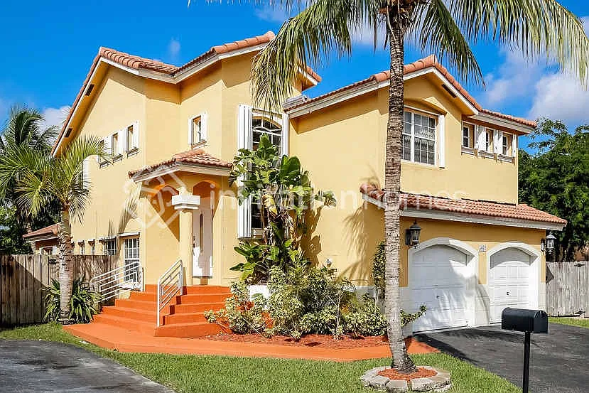 5062 SW 154th Pl Miami, FL 33185 — Photo 1