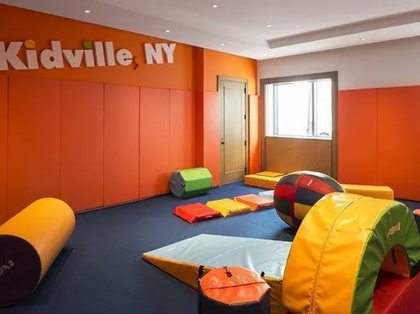 60 Riverside Boulevard image 25 of 27