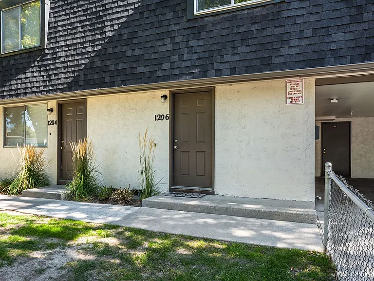 1204 S Euclid Ave — Photo 6