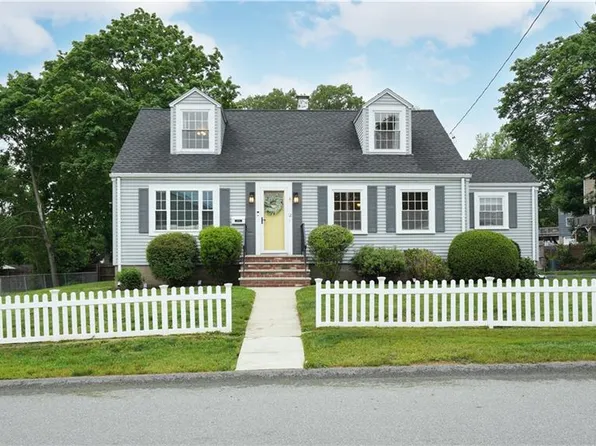 12 Cumberland St, Cumberland, RI 02864