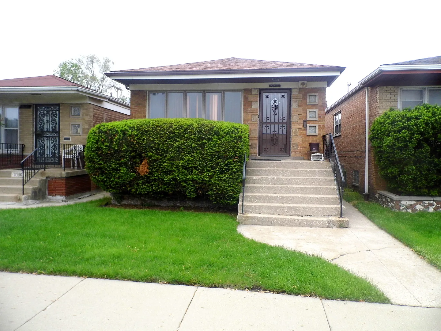 10112 S Torrence Ave photo 1