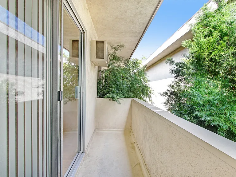 5292 Newcastle Ave — Photo 22