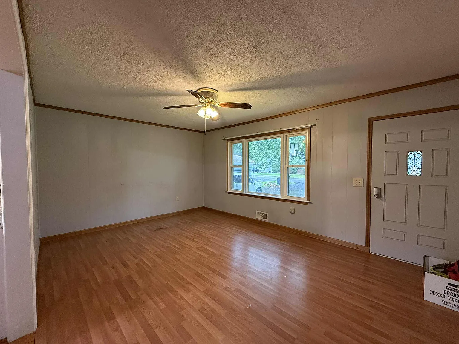 307 Claudine Dr — Photo 4