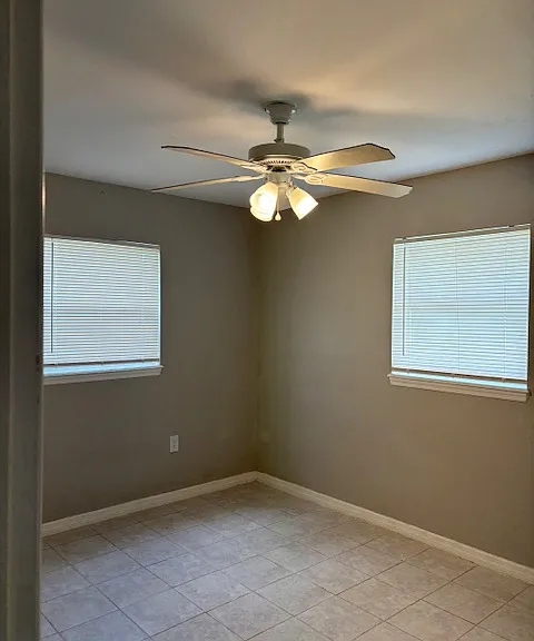 933 Poinsettia Dr — Photo 8