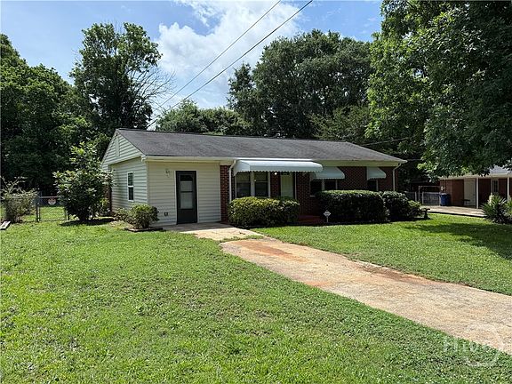 2nd image of 507 Meadow Circle
