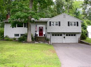 111 Lakewood Cir S, Manchester, CT 06040