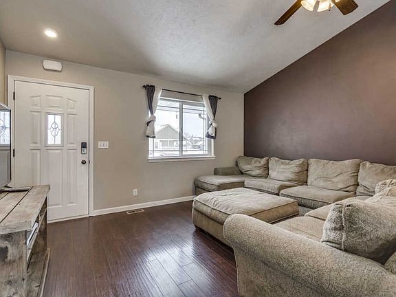 3rd image of 682 N Larri Lee St