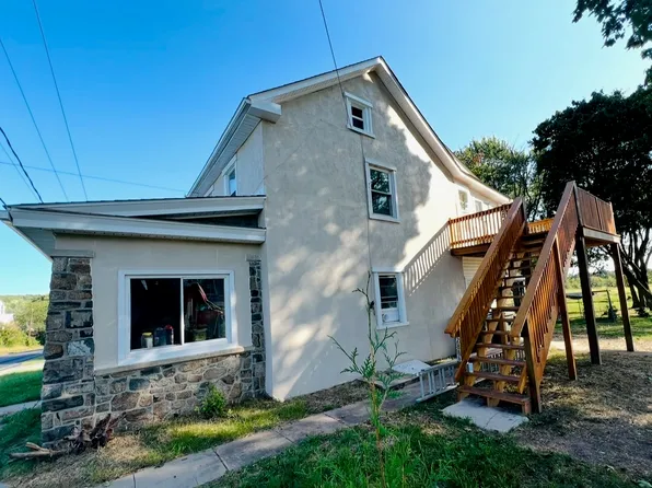 288 Hoffmansville Rd #B, Bechtelsville, PA 19505