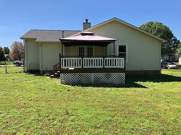 5th image of 713 Clayton Dr