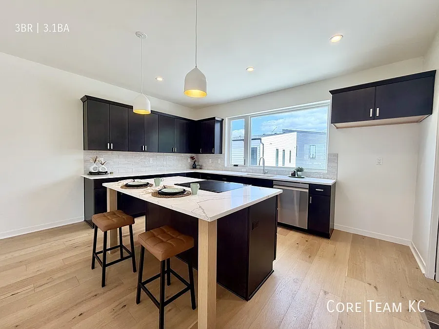Brand New 3 Bed x 3.5 Bath Townhome For Rent! — Photo 2