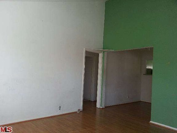 4th image of 3626 Greenfield Ave