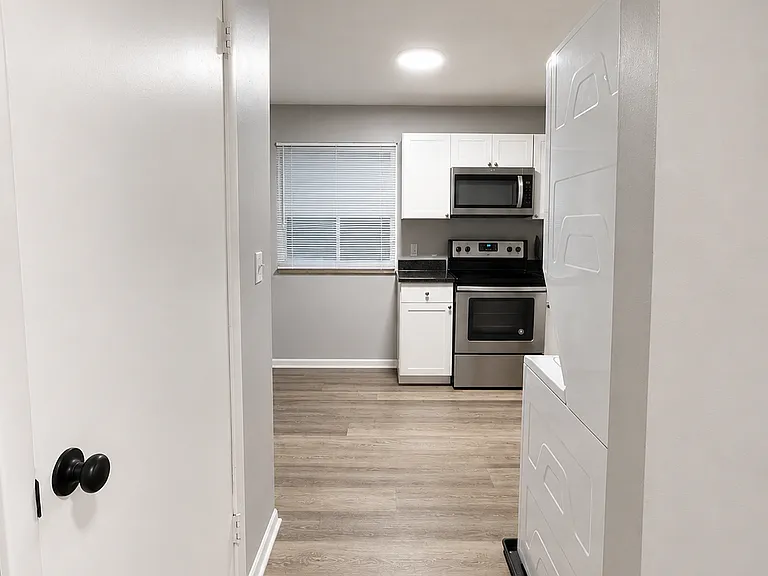 1235 Summit St #C — Photo 14