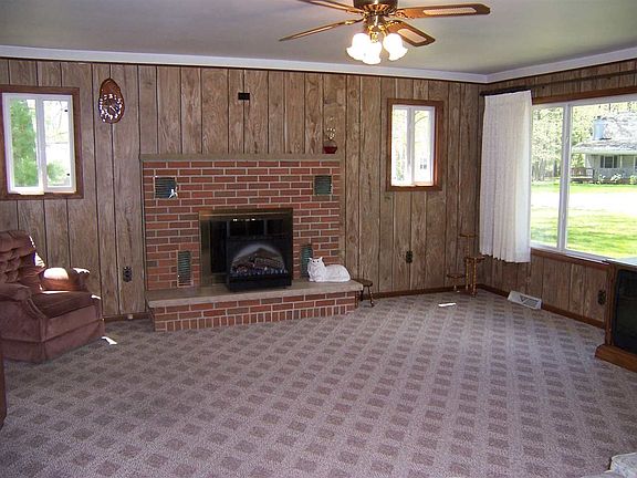 3rd image of 110 Chippewa Trl