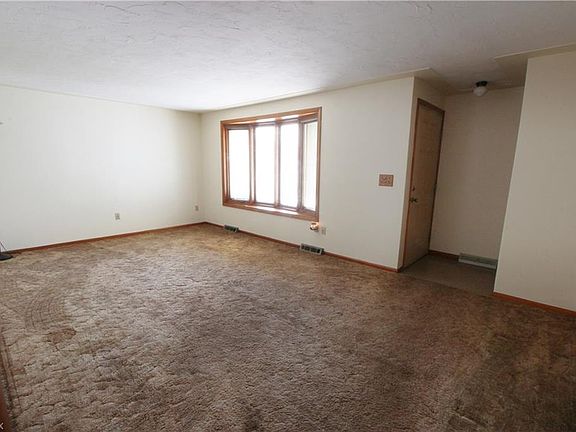 3rd image of 2540 W 37th St
