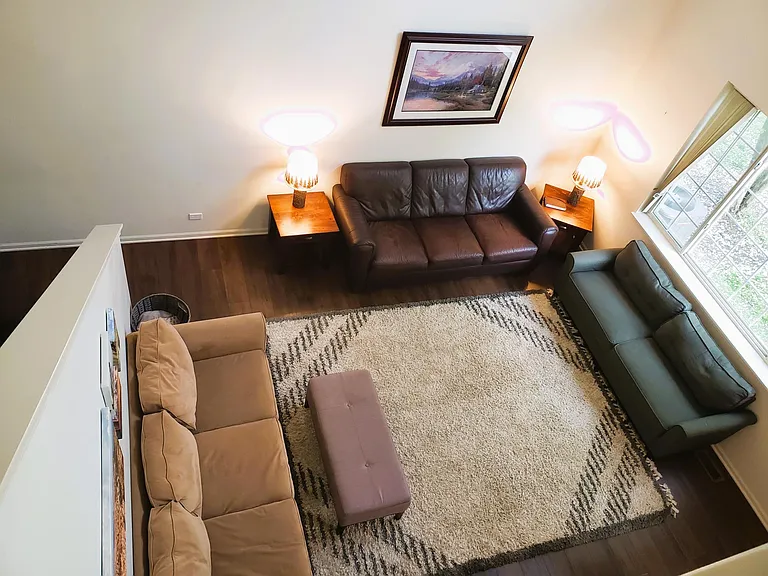 643 Creekside Cir — Photo 2