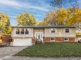 7097 Edgebrook Ln, Hanover Park, IL 60133