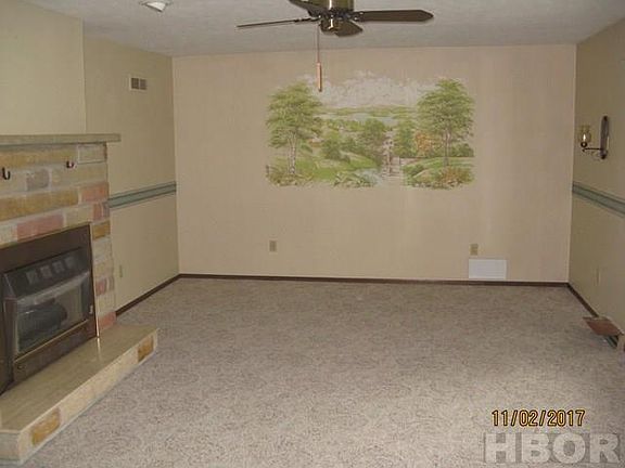 2nd image of 3925 Woodland Ct