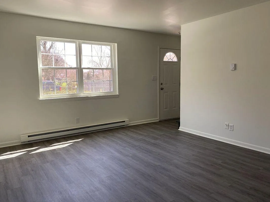 2 bed, 864 sqft, $830 — Photo 2