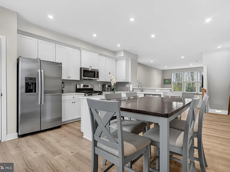 54 Sidney Ln — Photo 12