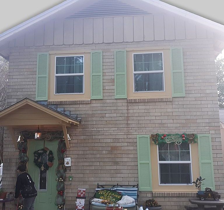 2nd image of 103 W Shields St