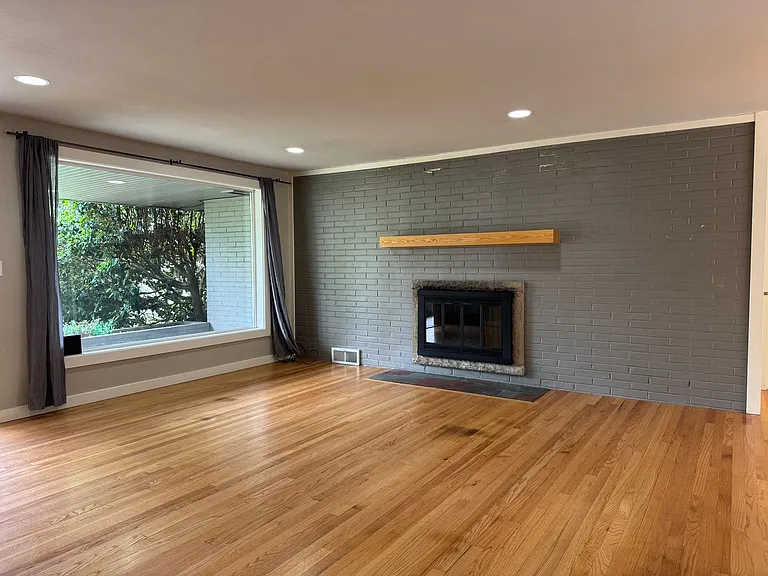 10005 NE 31st Pl — Photo 2