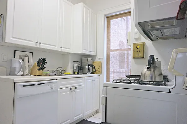 Rented by Metropolitan Equities | media 16