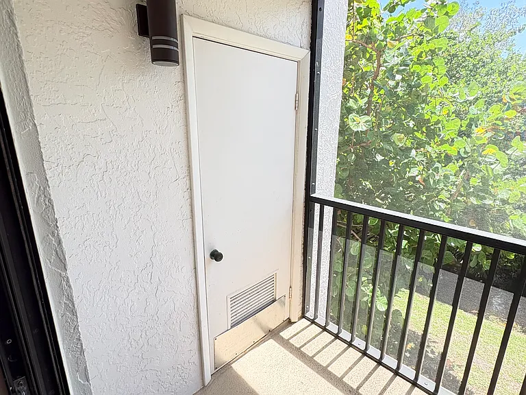1605 S US Highway 1 #F203 — Photo 42
