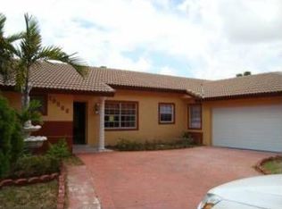 19562 NW 62nd Ct, Hialeah, FL 33015