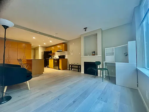 9288 University Cres Photo 1