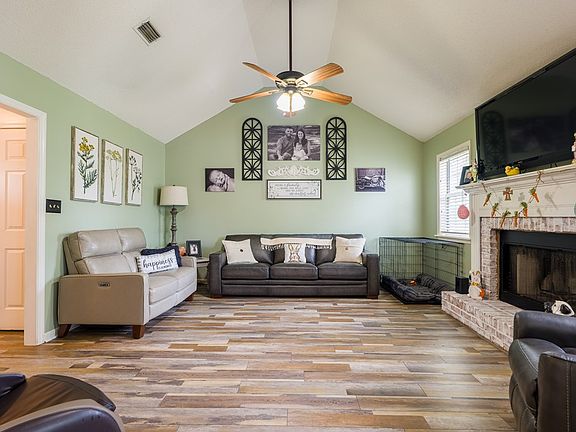 4th image of 3820 Robin Ln