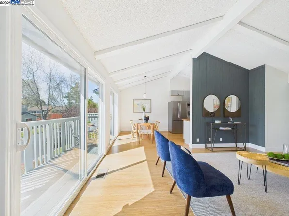 383 Holiday Hills Dr, Martinez, CA 94553