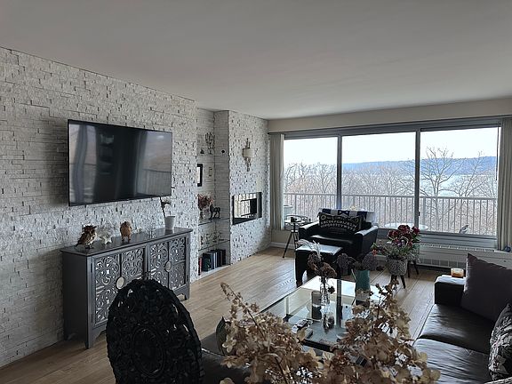 3rd image of 4455 Douglas Ave APT 5D