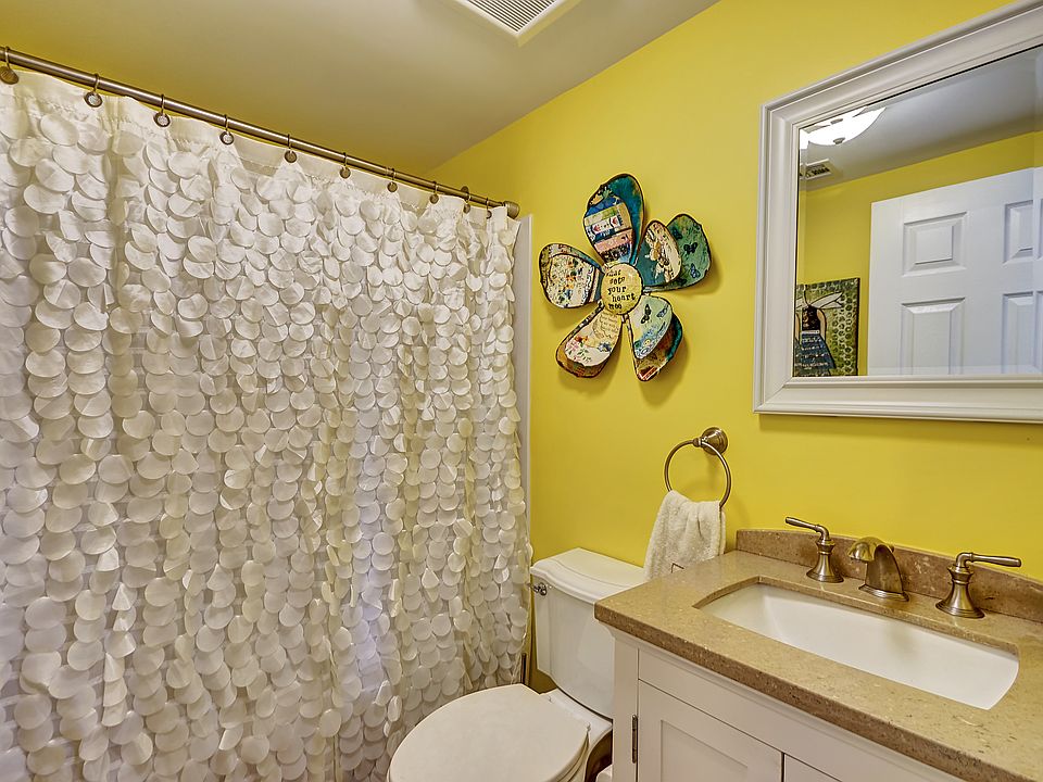 Hall Bath - 1st Level