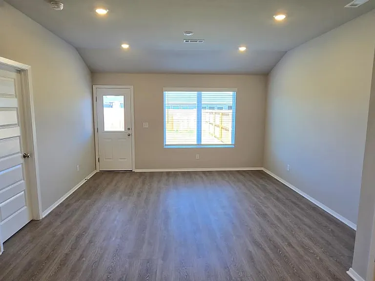 6605 NW Kathleen St — Photo 11