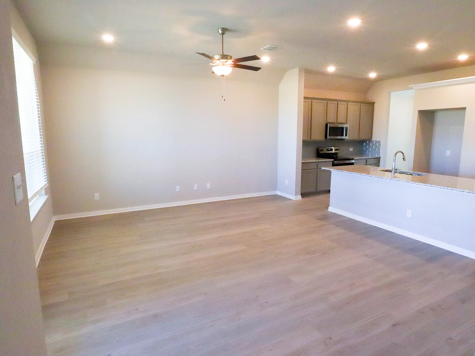 3 bed, 1613 sqft, $2,300 — Photo 4