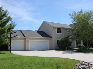 4713 Scotch Pine Cir, Sheboygan, WI 53083