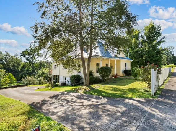 107 Burkemont Ave, Morganton, NC 28655