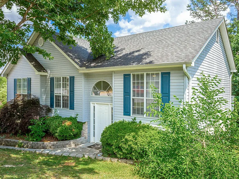 6130 Blue Ash Dr — Photo 3