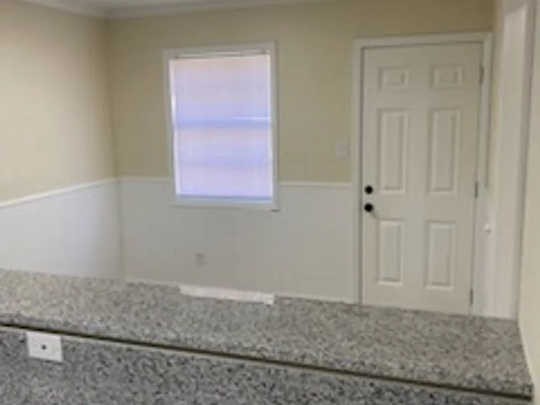 1108 Fort St — Photo 3