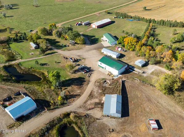 3060 37th St, Mandan, ND 58554