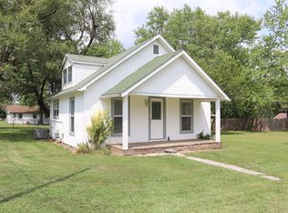 603 E Summit Ave, Seymour, MO 65746