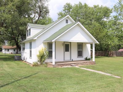 603 E Summit Avenue, Seymour, MO, 65746