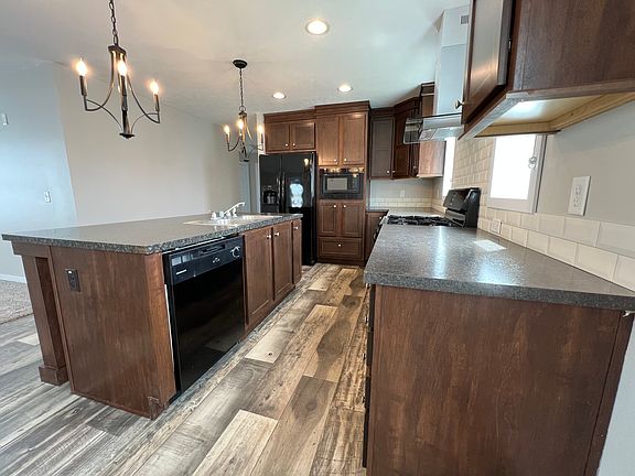 2nd image of 1174 London St #385