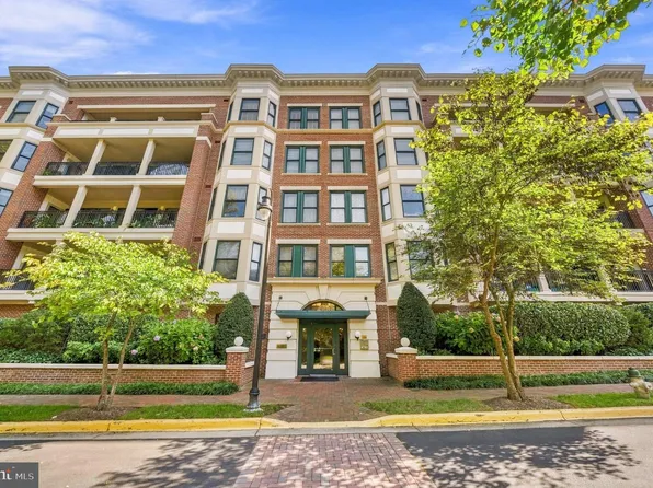10401 Strathmore Park Ct APT 101, Rockville, MD 20852