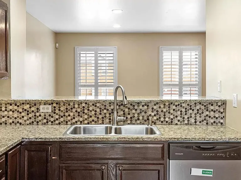 3920 Folsom Ave — Photo 12