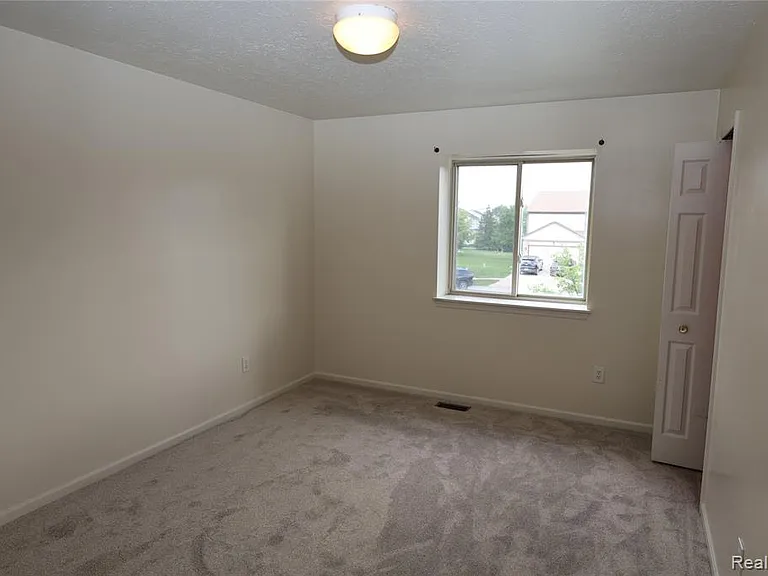 3361 Milcroft Ct — Photo 32