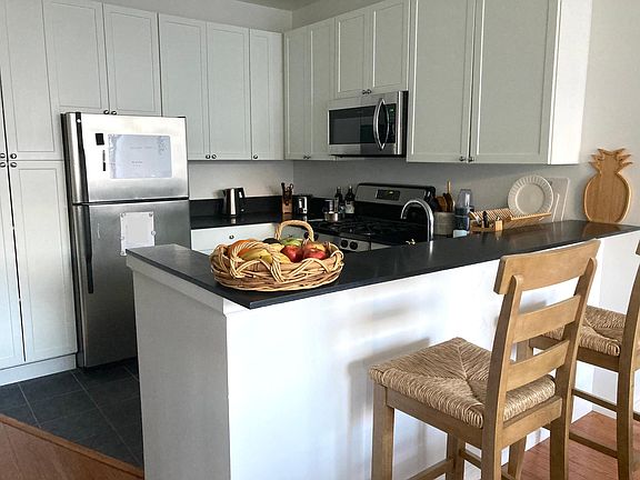 3rd image of 1170 Raymond Blvd