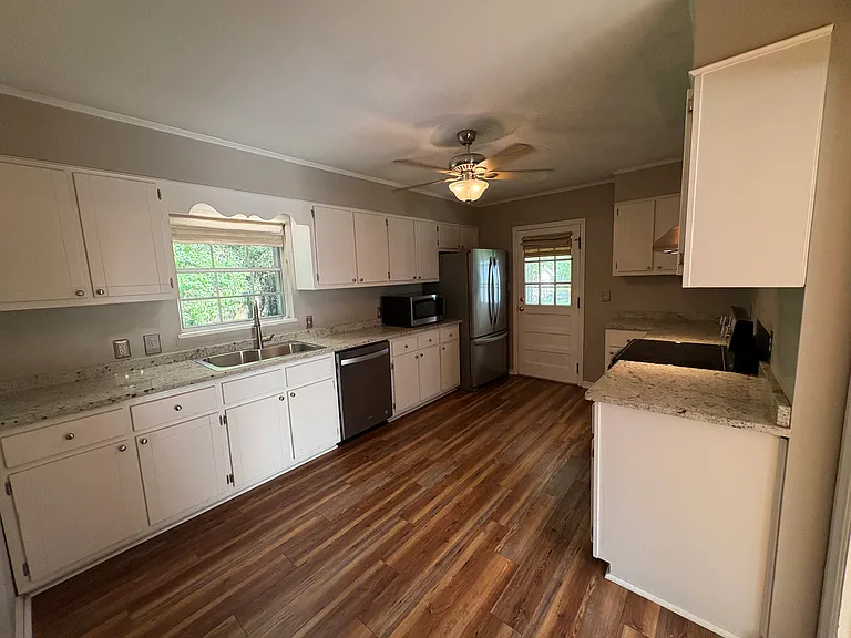 41 E Chadwick Dr — Photo 2